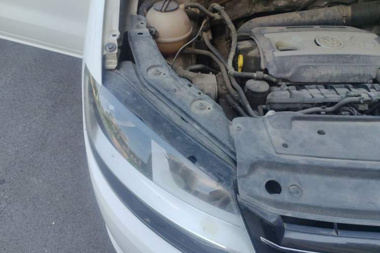 Used Volkswagen Sharan 2013 2.0 TSI Standard Model Engine Bay Right