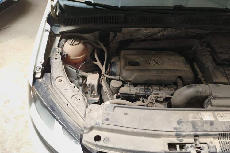 Used Volkswagen Sharan 2013 1.8TSI Comfort Model Euro IV Engine Bay Right