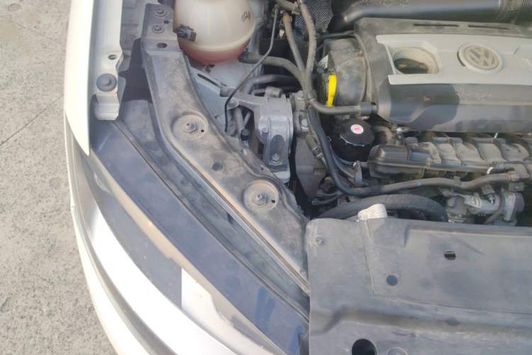 Used Volkswagen Sharan 2013 2.0 TSI Standard Model Engine Bay Right