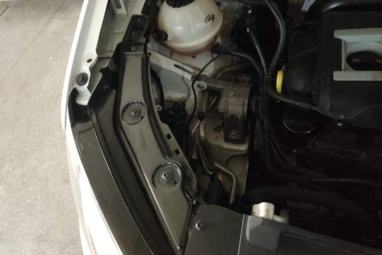 Used Volkswagen Sharan 2013 1.8TSI Comfort Model Euro IV Engine Bay Right
