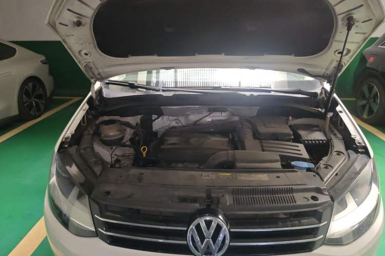 Used Volkswagen Sharan 2013 1.8TSI Standard Model Euro IV Engine Bay Right