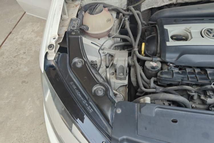 Used Volkswagen Sharan 2013 1.8TSI Comfort Model Euro IV Engine Bay Right