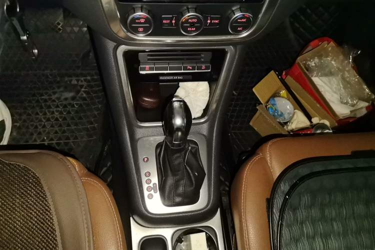 Used Volkswagen Sharan 2013 2.0 TSI Comfort Model Gear Lever