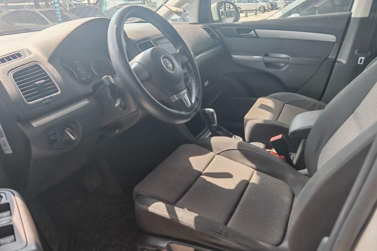 Used Volkswagen Sharan 2013 1.8TSI Standard Model Interior 1