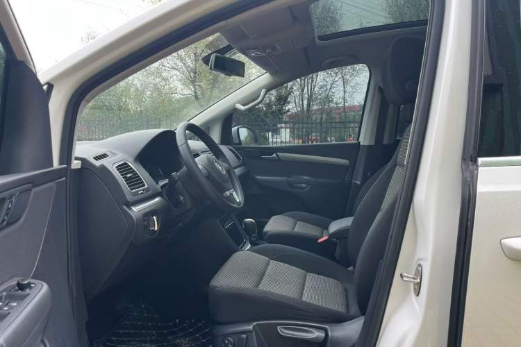 Used Volkswagen Sharan 2013 1.8TSI Standard Model Euro IV Interior 2