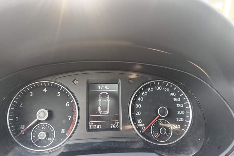 Used Volkswagen Sharan 2013 1.8TSI Standard Model Euro IV Interior 4
