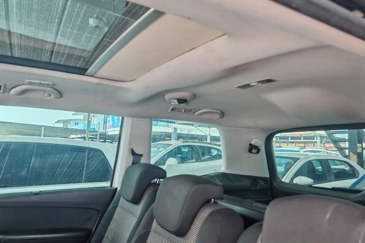 Used Volkswagen Sharan 2013 1.8TSI Standard Model Interior 4
