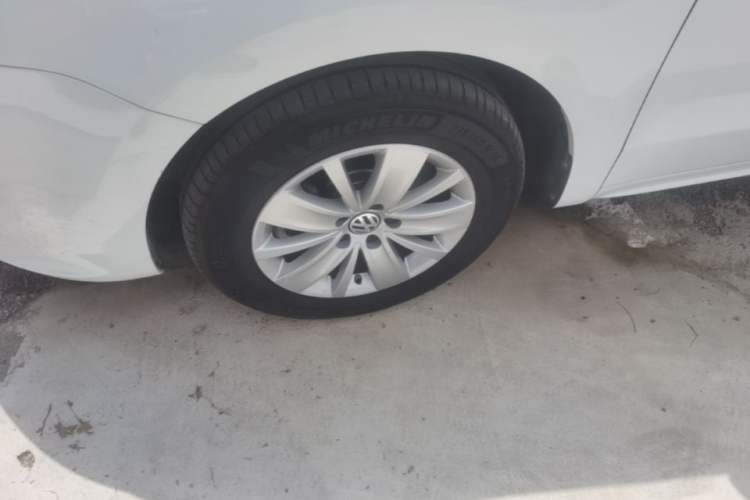 Used Volkswagen Sharan 2013 1.8TSI Standard Model Euro IV Left Front Wheel Hub
