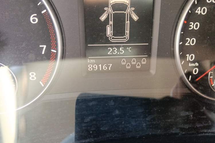 Used Volkswagen Sharan 2013 1.8TSI Comfort Model Euro IV Odometer Close Up