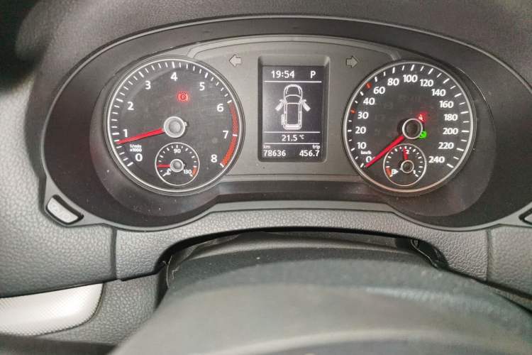 Used Volkswagen Sharan 2013 1.8TSI Comfort Model Euro IV Odometer Close Up