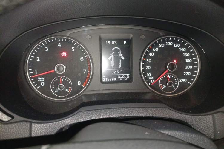 Used Volkswagen Sharan 2013 1.8TSI Comfort Model Euro IV Odometer Close Up