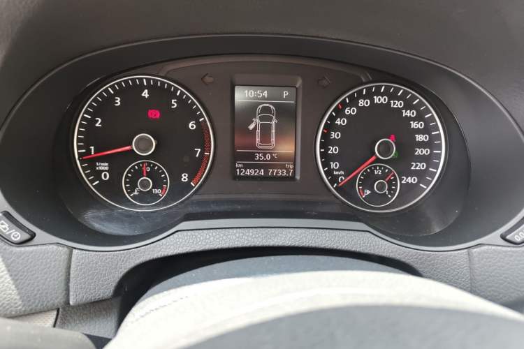 Used Volkswagen Sharan 2013 1.8TSI Standard Model Euro IV Odometer Close Up