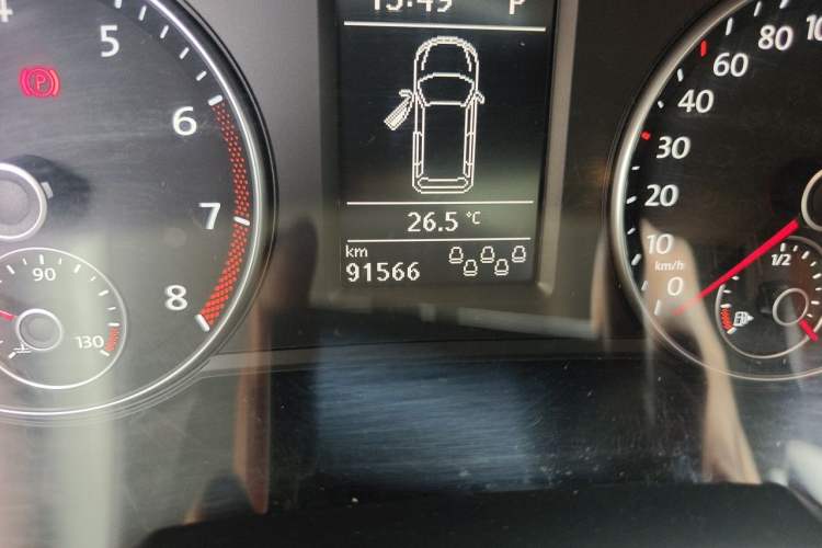 Used Volkswagen Sharan 2013 1.8TSI Standard Model Odometer Close Up