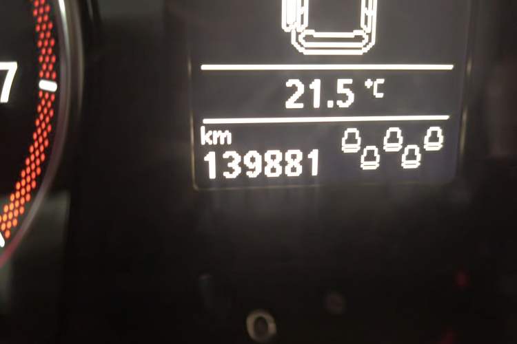 Used Volkswagen Sharan 2013 1.8TSI Standard Model Euro IV Odometer Close Up