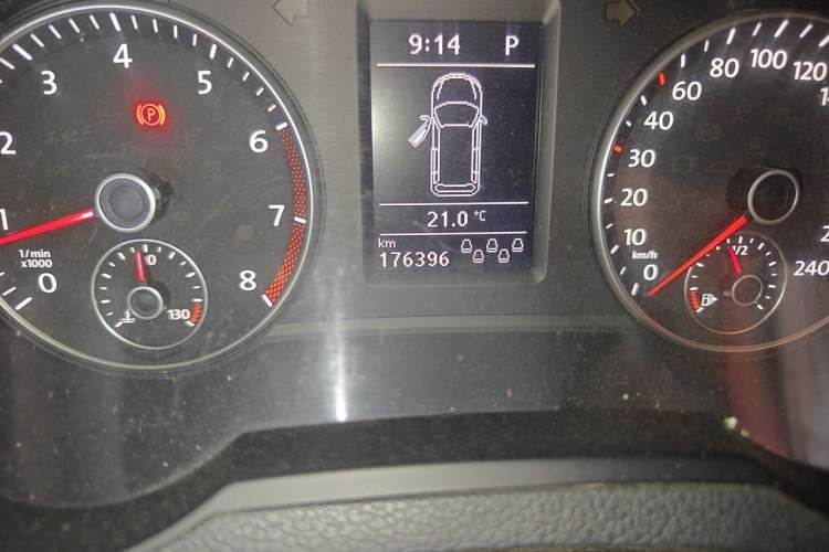 Used Volkswagen Sharan 2013 2.0 TSI Luxury Model Odometer Close Up