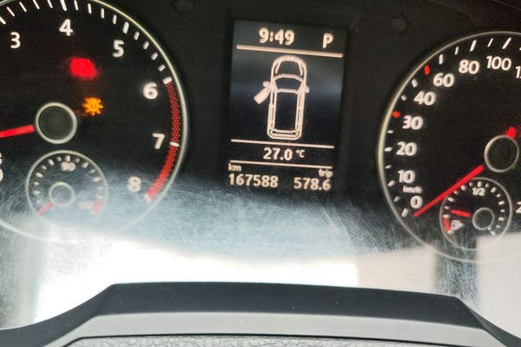Used Volkswagen Sharan 2013 1.8TSI Standard Model Odometer Close Up