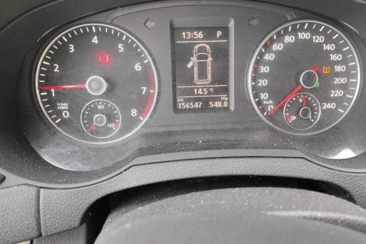 Used Volkswagen Sharan 2013 2.0 TSI Standard Model Odometer Close Up