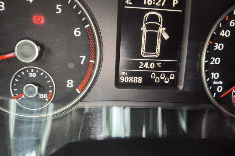 Used Volkswagen Sharan 2013 1.8TSI Standard Model Euro IV Odometer Close Up