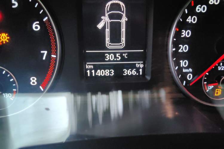 Used Volkswagen Sharan 2013 1.8TSI Comfort Model Odometer Close Up