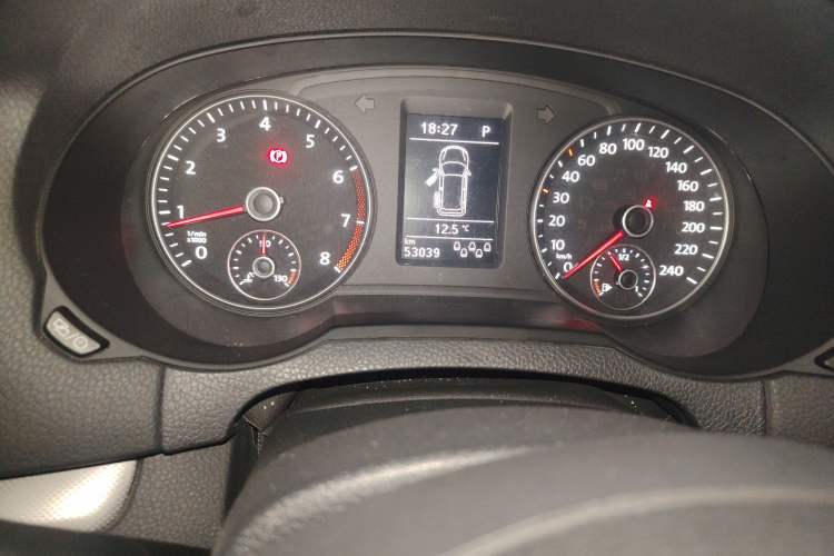 Used Volkswagen Sharan 2013 1.8TSI Standard Model Odometer Close Up