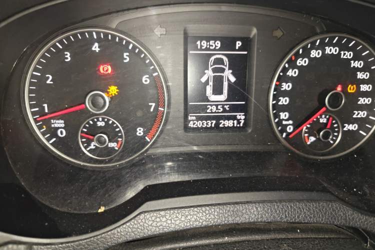 Used Volkswagen Sharan 2013 1.8TSI Standard Model Euro IV Odometer Close Up