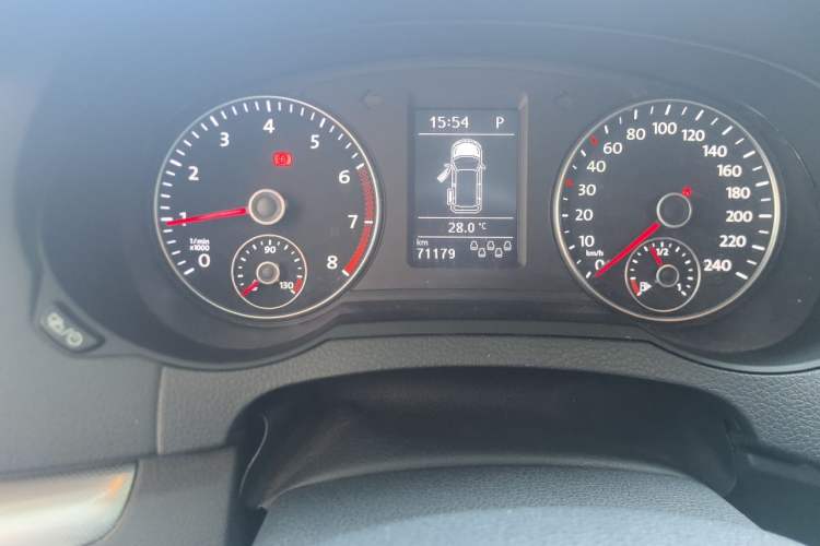 Used Volkswagen Sharan 2013 1.8TSI Standard Model Euro IV Odometer Close Up