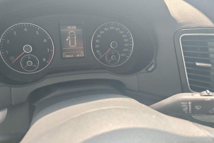 Used Volkswagen Sharan 2013 1.8TSI Standard Model Odometer Close Up