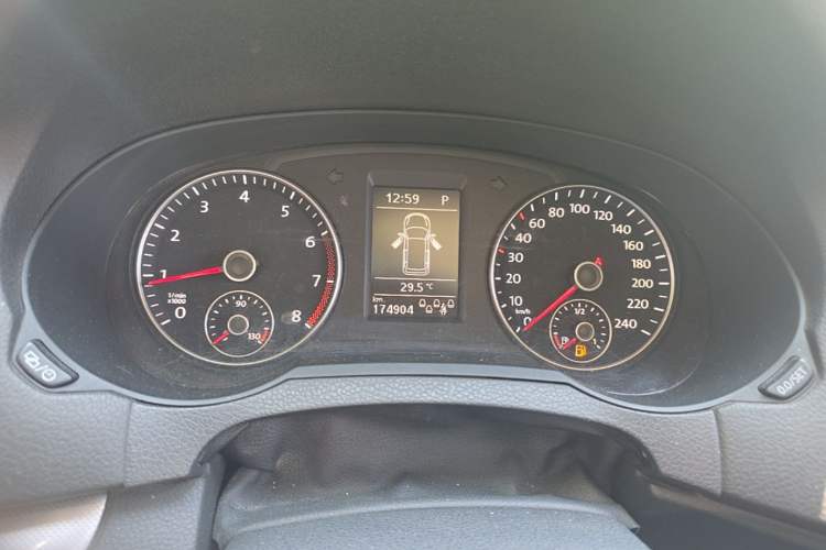 Used Volkswagen Sharan 2013 1.8TSI Comfort Model Odometer Close Up