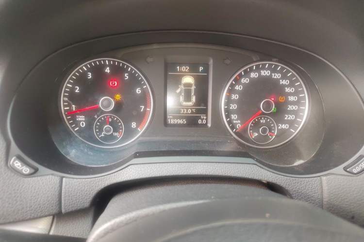 Used Volkswagen Sharan 2013 1.8TSI Standard Model Odometer Close Up