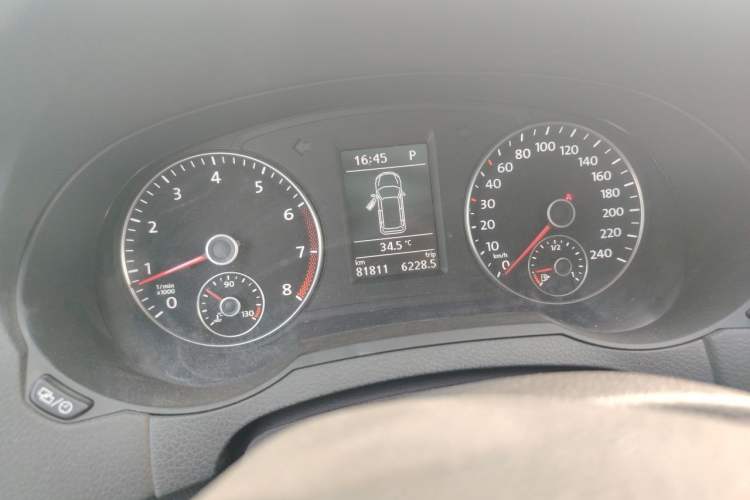 Used Volkswagen Sharan 2013 2.0 TSI Standard Model Odometer Close Up