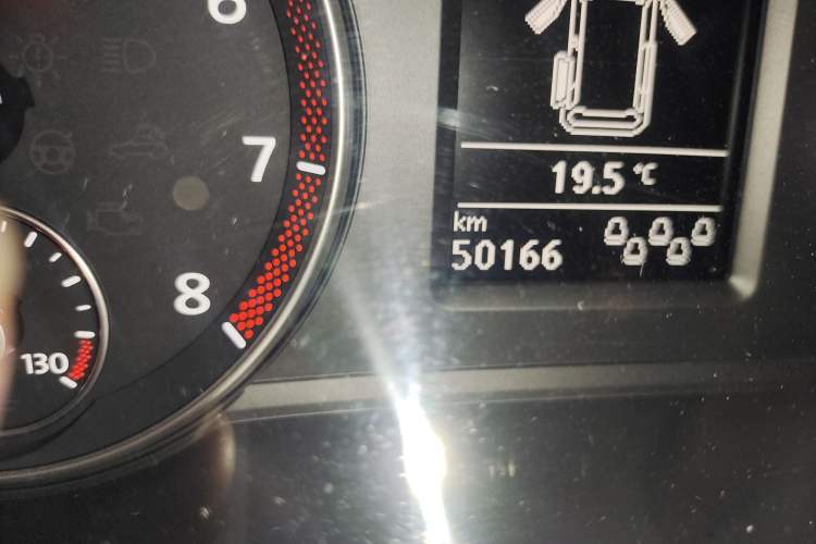 Used Volkswagen Sharan 2013 1.8TSI Comfort Model Euro IV Odometer Close Up