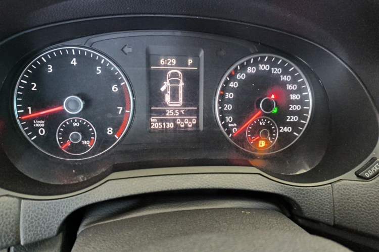 Used Volkswagen Sharan 2013 1.8TSI Comfort Model Euro IV Odometer Close Up