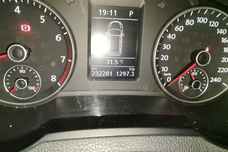 Used Volkswagen Sharan 2013 2.0 TSI Comfort Model Odometer Close Up