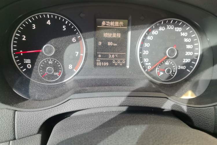 Used Volkswagen Sharan 2013 1.8TSI Standard Model Euro IV Odometer Close Up