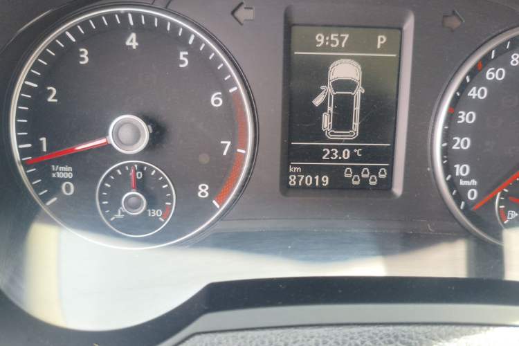Used Volkswagen Sharan 2013 2.0 TSI Standard Model Odometer Close Up