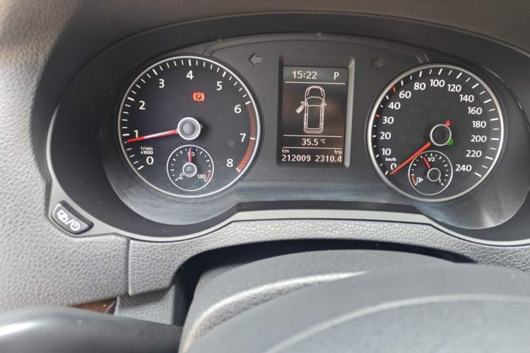 Used Volkswagen Sharan 2013 1.8TSI Comfort Model Euro IV Odometer Close Up