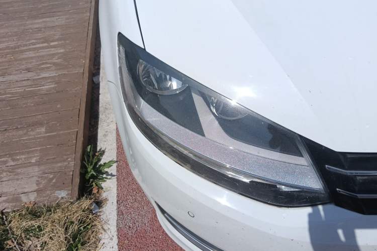 Used Volkswagen Sharan 2013 1.8TSI Comfort Model Euro IV Right Front Headlight