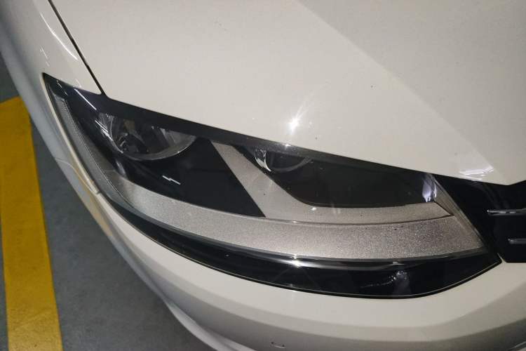 Used Volkswagen Sharan 2013 1.8TSI Comfort Model Euro IV Right Front Headlight