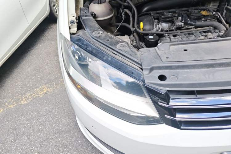 Used Volkswagen Sharan 2013 1.8TSI Standard Model Euro IV Right Front Headlight