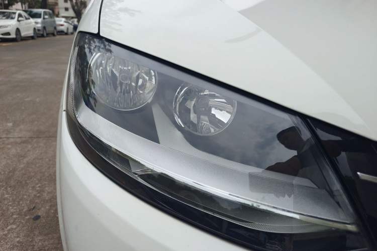 Used Volkswagen Sharan 2013 1.8TSI Standard Model Right Front Headlight