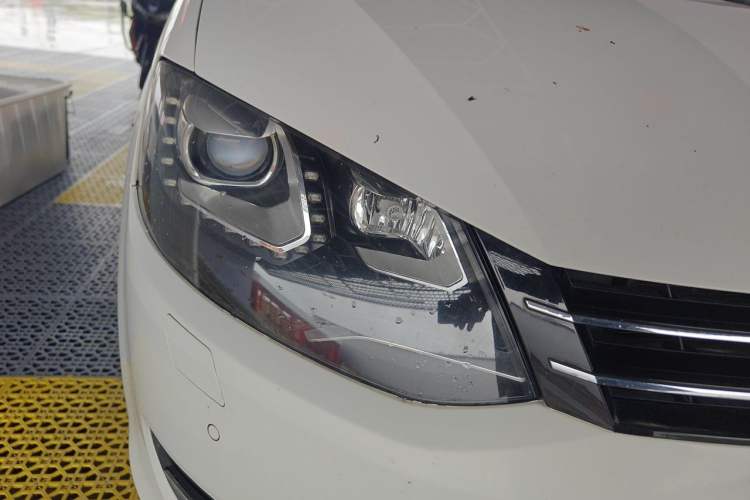 Used Volkswagen Sharan 2013 2.0 TSI Luxury Model Right Front Headlight