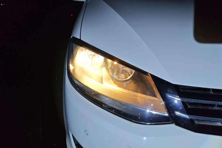 Used Volkswagen Sharan 2013 1.8TSI Standard Model Right Front Headlight