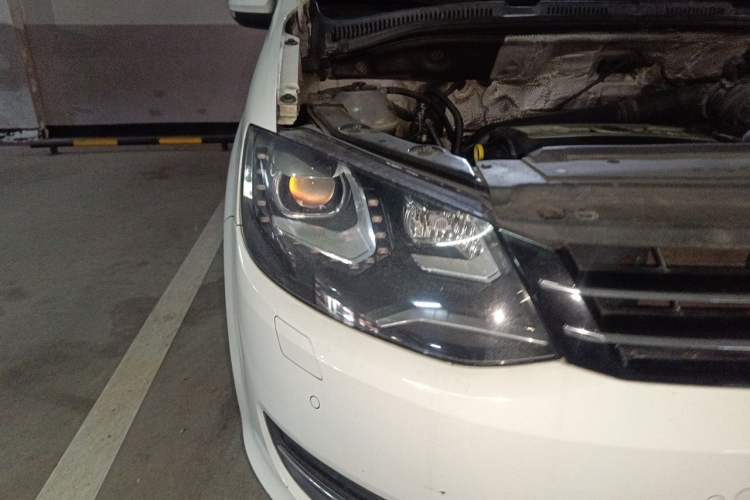 Used Volkswagen Sharan 2013 2.0 TSI Comfort Model Right Front Headlight