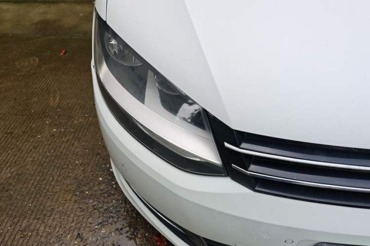Used Volkswagen Sharan 2013 1.8TSI Comfort Model Euro IV Right Front Headlight