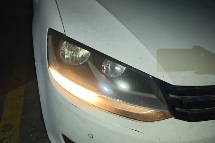 Used Volkswagen Sharan 2013 1.8TSI Standard Model Euro IV Right Front Headlight