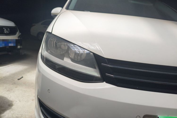 Used Volkswagen Sharan 2013 1.8TSI Comfort Model Euro IV Right Front Headlight