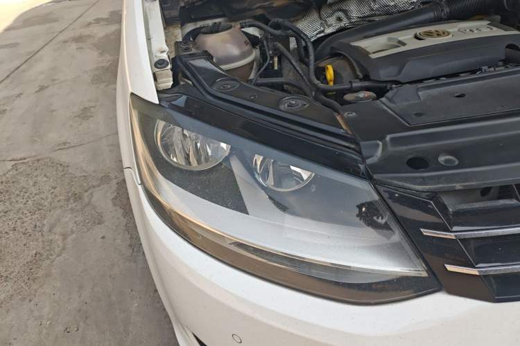 Used Volkswagen Sharan 2013 1.8TSI Comfort Model Right Front Headlight