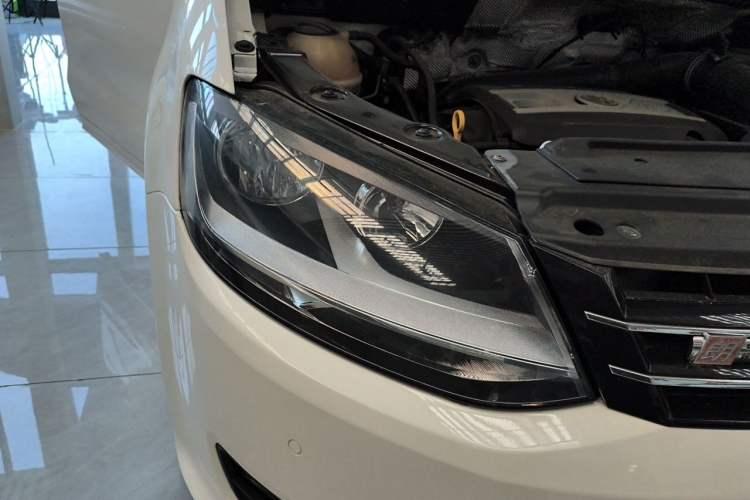 Used Volkswagen Sharan 2013 1.8TSI Comfort Model Euro IV Right Front Headlight