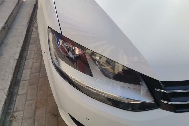 Used Volkswagen Sharan 2013 1.8TSI Standard Model Euro IV Right Front Headlight
