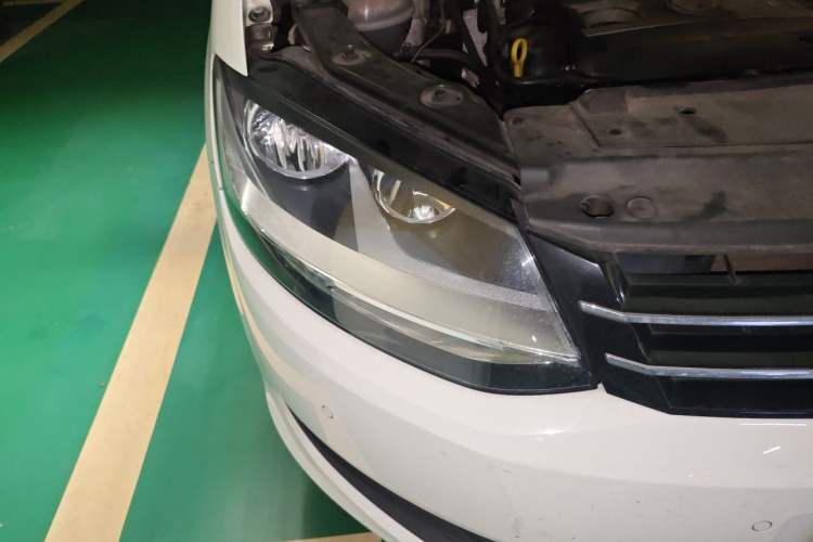 Used Volkswagen Sharan 2013 1.8TSI Standard Model Euro IV Right Front Headlight